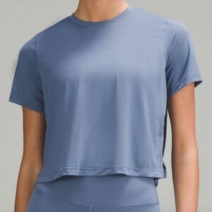 NWT Lululemon Ultralight Waist-Length T-Shirt Oasis Blue (Size 10)
